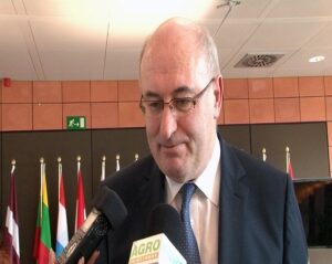 COMISARUL EUROPEAN PENTRU AGRICULTURĂ, ÎNGRIJORAT DIN CAUZA ALEGERILOR DIN FRANȚA Agricultura