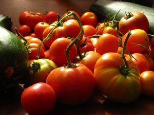 CUMPERI ROSII, DAR NU STII CE MANANCI Stiri agricole