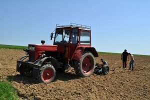 Guvern: Organizațiile din sectorul agricol și alimentar, sprijinite cu 2,8 milioane de lei ca să participe la consultări la nivel european Agricultura