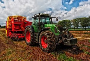 Piaţa utiajelor agricole, în creştere în 2016 Agricultura