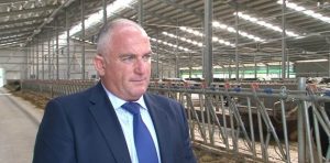 A băgat 1,5 milioane de euro într-un grajd cu vaci - VIDEO Realitatea Rurala