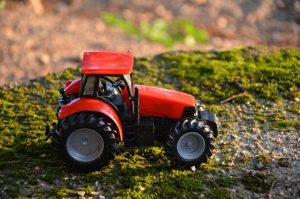 Beat mort, s-a rasturnat cu tractorul Realitatea Rurala