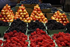 UNDE PREFERĂ ROMÂNII SĂ MEARGĂ LA CUMPĂRĂTURI? LA PIAȚĂ SAU LA SUPERMARKET? Program TV
