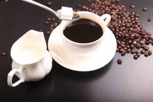 SURPRIZĂ DE PROPORȚII! ÎN LOC DE ȚUICĂ, UN MOLDOVEAN BEA 10-12 CAFELE PE ZI Stiri agricole