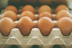 OUĂLE SE SCUMPESC CU 4-5 LA SUTĂ DE LA O SĂPTĂMÂNĂ LA ALTA Comunicate