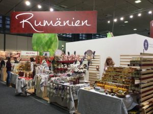 BERLINEZII VOR GUSTA DELICIOASELE PRODUSE ROMANESTI EXPUSE IN STANDUL MADR DE LA EXPOZITIA "SAPTAMANA VERDE" Tehnologii si utilaje