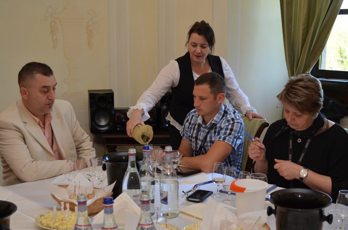 "VIN DE CASA DIN MUST DE LA JIDVEI", ROADE CARE SE CULEG PRIMAVARA 4 "VIN DE CASA DIN MUST DE LA JIDVEI", ROADE CARE SE CULEG PRIMAVARA "VIN DE CASA DIN MUST DE LA JIDVEI", ROADE CARE SE CULEG PRIMAVARA Evenimente