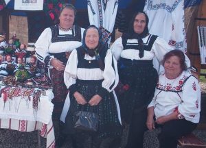 EVOLUTIA COSTUMELOR POPULARE DIN TARA OASULUI, DE LA TRADITIONAL LA ACTUALITATE Stiri agricole
