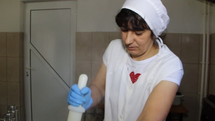 O FABRICA NASCUTA DIN DRAGOSTE PENTRU OAMENI, NEVOIE SI PASIUNE 2 O FABRICA NASCUTA DIN DRAGOSTE PENTRU OAMENI, NEVOIE SI PASIUNE O FABRICA NASCUTA DIN DRAGOSTE PENTRU OAMENI, NEVOIE SI PASIUNE Afaceri