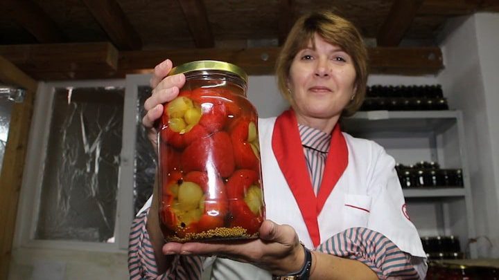 O FABRICA NASCUTA DIN DRAGOSTE PENTRU OAMENI, NEVOIE SI PASIUNE 3 O FABRICA NASCUTA DIN DRAGOSTE PENTRU OAMENI, NEVOIE SI PASIUNE O FABRICA NASCUTA DIN DRAGOSTE PENTRU OAMENI, NEVOIE SI PASIUNE Afaceri