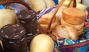 NEMULTUMIRILE MICILOR FERMIERI - CE SPUN EI CA PRODUC SI CE CUMPARAM NOI Viata la tara