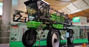 ECHIPAMENT MODERN DE ERBICIDARE AUTOPROPULSAT FABRICAT IN ROMANIA Tehnologii si utilaje