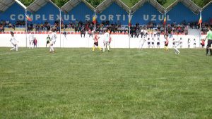 NOUL COMPLEX SPORTIV DE LA DARMANESTI INAUGURAT CU MECIURI DE FOTBAL VIU DISPUTATE Afaceri