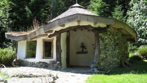 PROIECT TURISTIC - MINISATUL CU CASUTE DIN LUT DE LANGA VULCANII NOROIOSI Recomandari
