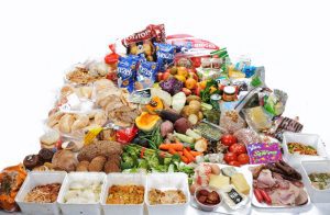 Alimente expirate si neetichetate, in magazinele din Arad Cercetare