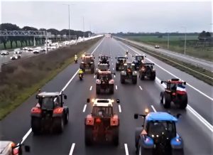 ocupă străzile cu tractoarele