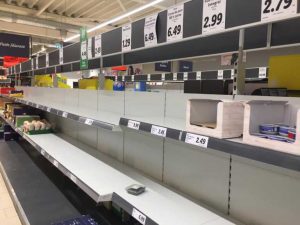 „Rafturi goale...”, reactia fermierilor: Politica agricola, la pamant! Stiri agricole