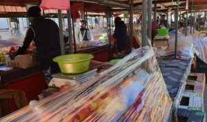 Ordin de primar pentru protectia produselor din piete: manusi, masca si folie! Agricultura