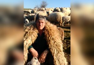 Un cioban ajuns la capatul puterilor da de pamant cu clasa politica! Agricultura