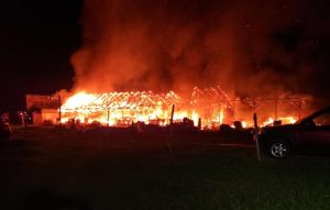 Incendiu DEVASTATOR la o ferma de animale! Interventie de urgenta a pompierilor Stiri agricole