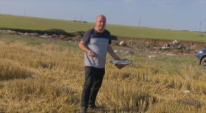 VIDEO Fortati sa faca agricultura printre gunoaie! "Este un focar de infectie" Legislatie