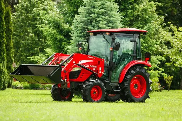 S-au LANSAT noi modele de tractoare romanesti! Specificatii tehnice performante 1 S-au LANSAT noi modele de tractoare romanesti! Specificatii tehnice performante S-au LANSAT noi modele de tractoare romanesti! Specificatii tehnice performante Tehnologii si utilaje