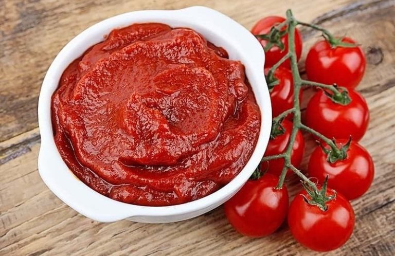 pastă de tomate