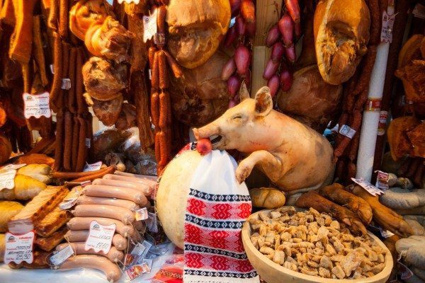 producători