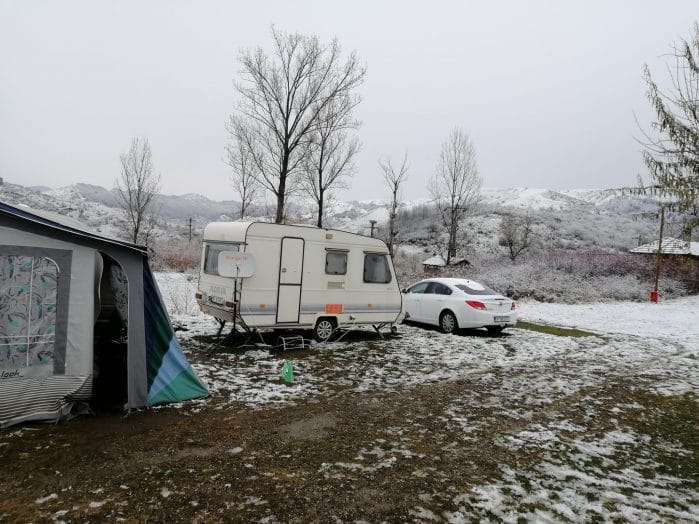 Vulcanii Noroioși, destinație de vacanță la rulotă 3 Vulcanii Noroioși, destinație de vacanță la rulotă Vulcanii Noroioși