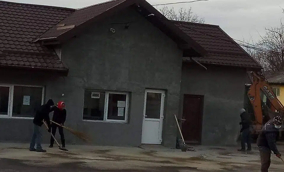Idee ingenioasă - unde își primește fermierii o primărie, din lipsă de spațiu 1 Idee ingenioasă - unde își primește fermierii o primărie, din lipsă de spațiu Idee ingenioasă - unde își primește fermierii o primărie, din lipsă de spațiu Viata la tara spațiu