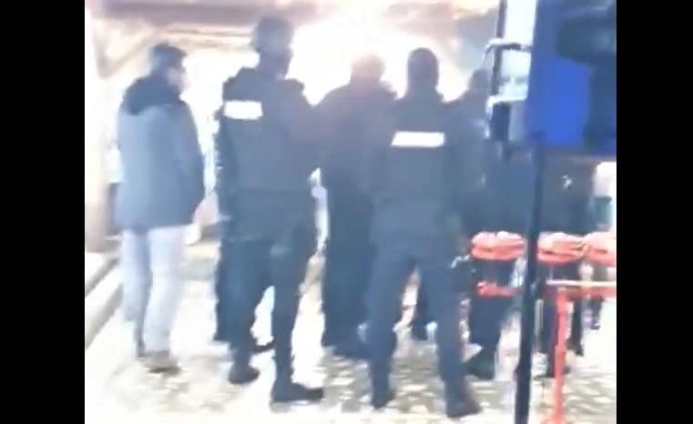 Petrecere cu amenzi în Argeș! Jandarmii au dat buzna peste un botez cu 100 de persoane 2 Petrecere cu amenzi în Argeș! Jandarmii au dat buzna peste un botez cu 100 de persoane botez jandarmi