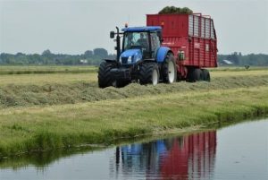 motorină, tractor