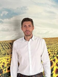 Syngenta România va avea, începând cu 1 septembrie, un nou Director General 1 Syngenta România va avea, începând cu 1 septembrie, un nou Director General Syngenta România va avea, începând cu 1 septembrie, un nou Director General Comunicate Syngenta