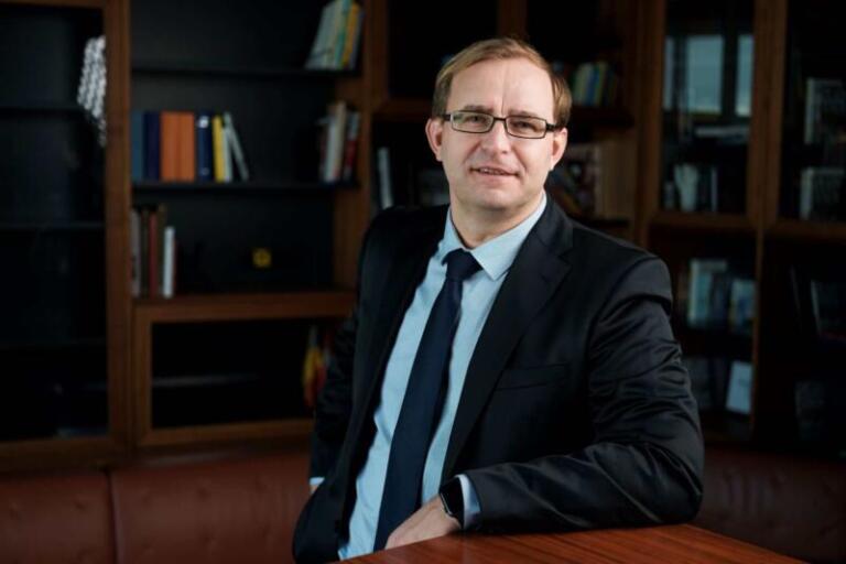 Raiffeisen Bank își valorifică expertiza financiară și devine liderul finanțării sustenabile în economia românească 12 Raiffeisen Bank își valorifică expertiza financiară și devine liderul finanțării sustenabile în economia românească Raiffeisen Bank își valorifică expertiza financiară și devine liderul finanțării sustenabile în economia românească Actualitate prețurile carburanților