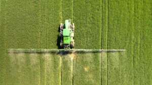 pesticide tratamente decizie istorica, agricultura