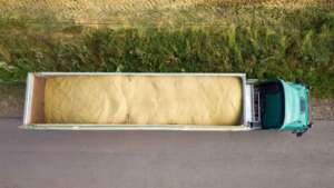 fermierii au oprit un camion care transporta cereale