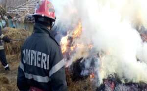 20 de gospodării, 3 case și 450 de hectare distruse de flăcări! Actualitate flăcări