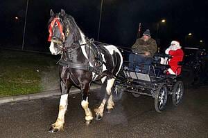 Tradițiile de Crăciun încă sunt păstrate. Colindători mai mulți ca niciodată 1 Tradițiile de Crăciun încă sunt păstrate. Colindători mai mulți ca niciodată Tradițiile de Crăciun încă sunt păstrate. Colindători mai mulți ca niciodată Actualitate Tradițiile de Crăciun