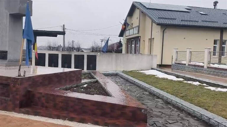 o comună întreagă scoasă la vânzare