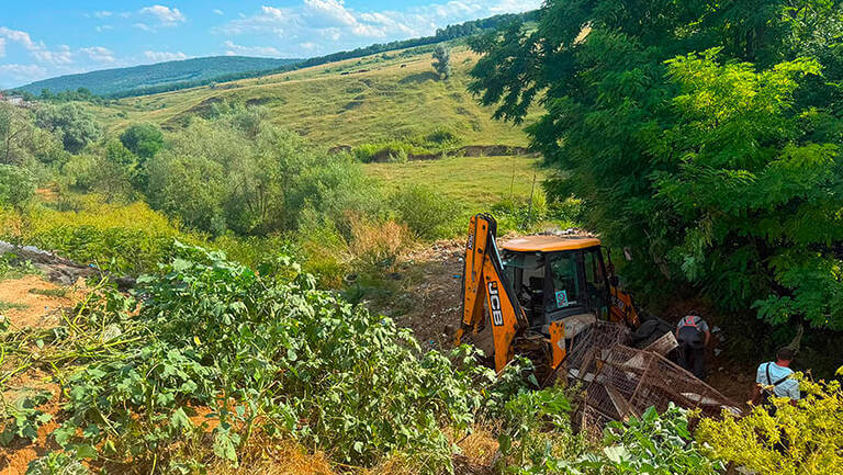 tractor în râpă